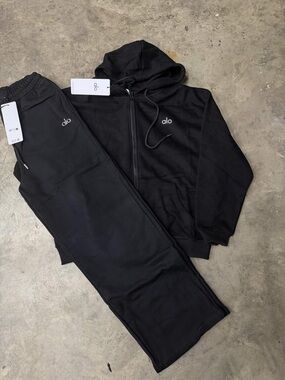 Alo Yoga Black Unisex Tracksuit Full Zip Jacket and Sweatpants Set!!